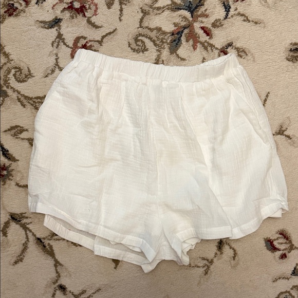 Princess Polly Pants - Princess Polly NWT USA8 Beach White shorts